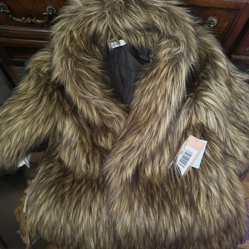 Beautiful jacket - Picture 1 of 3